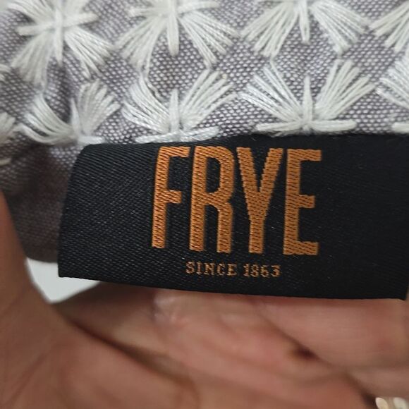 FRYE Decorative Embroidery Pillow  Quilt Set gray & white - Picture 6 of 7